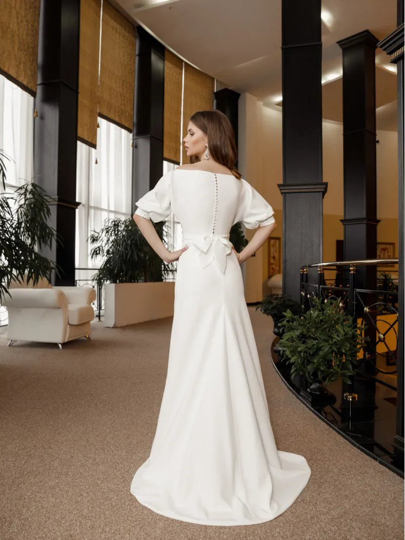 ---Cheap straight cut wedding dress with bateau neckline made in taffeta--